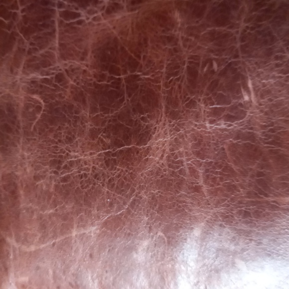 Danier Messenger Crossbody Leather Purse - Picture 2 of 13